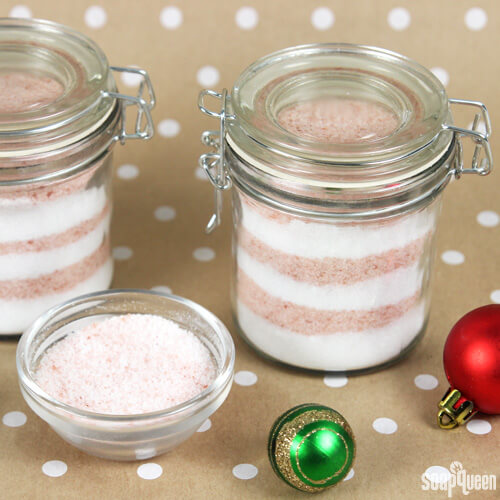 These Minty Layered Bath Salts make great gifts, and are quick and easy to make.