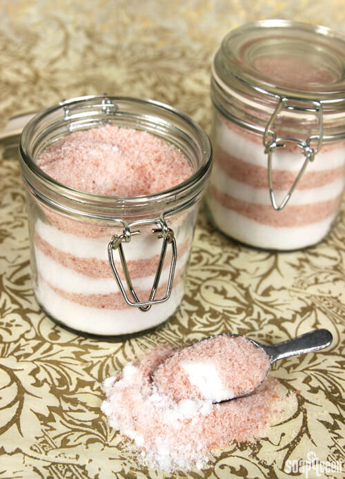 These Minty Layered Bath Salts make great gifts, and are quick and easy to make.