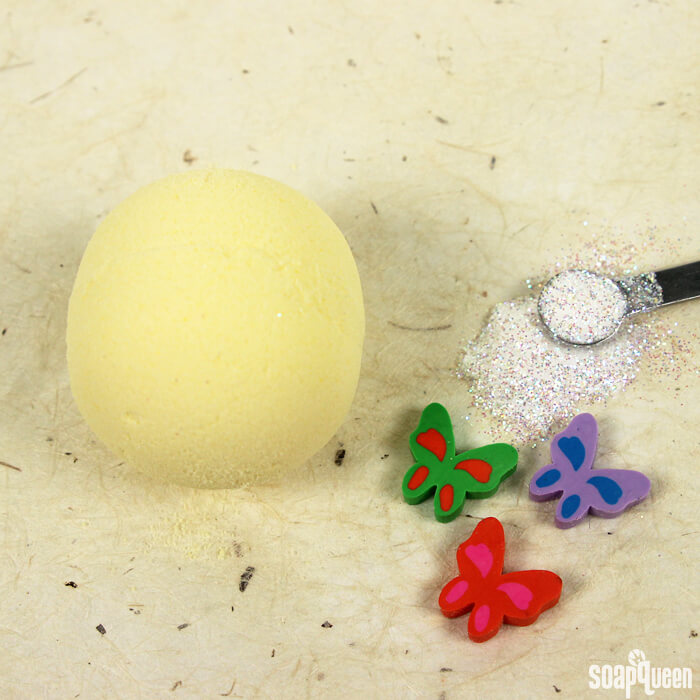 Butterfly Sparkle Surprise Bath Bomb2
