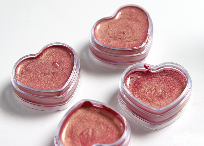 Once the alcohol evaporates, it creates a semi-solid eye shadow texture.