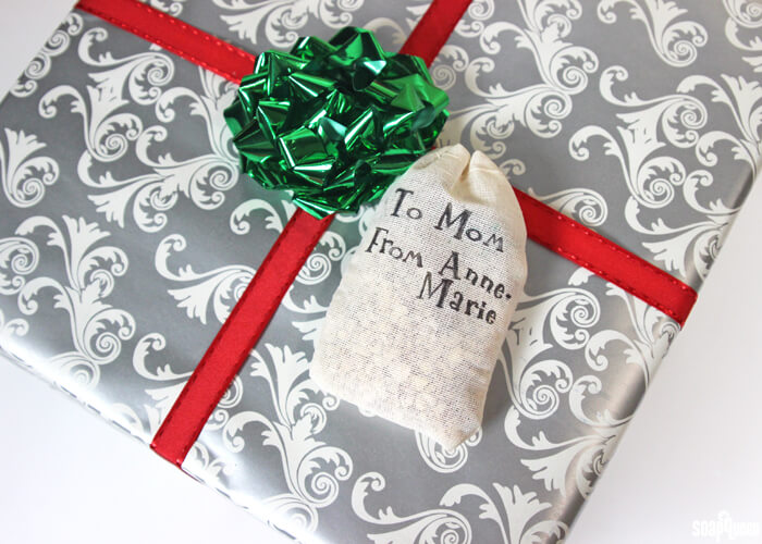 These Potpourri Gift Tags give gifts a special, personalized touch. They are easy to make and smell amazing!