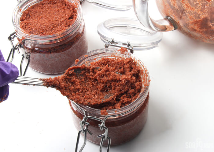 Kauai Red Sea Salt Scrub DIY /// Learn how to make this scrub using jojoba oil and natural Kauai Sea Salt.