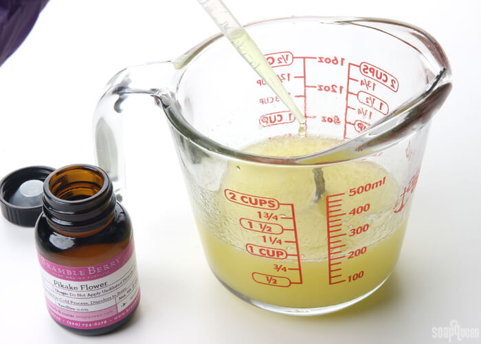 Kauai Red Sea Salt Scrub DIY /// Learn how to make this scrub using jojoba oil and natural Kauai Sea Salt.