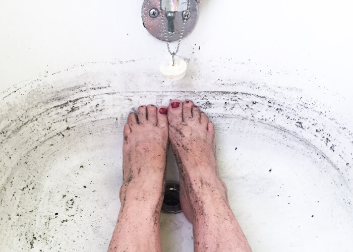 Black Bath Bombs: A Cautionary Tale // Black bath bombs have gone viral, but do they work? Several black bath bomb recipes are put to the test, including black bath bombs made with charcoal.