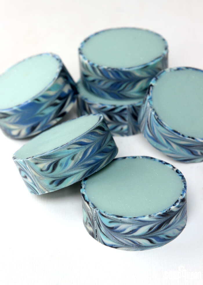Blue Rimmed Cold Process Soap DIY // Learn how to create soap with a patterned outer rim!