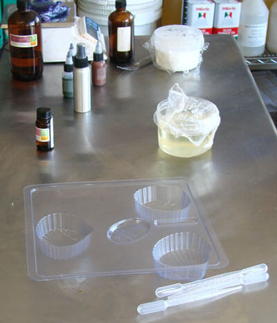 Making clamshell soap Clamshell2