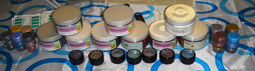 Making mineral makeup Mineral Make Up Fixin's