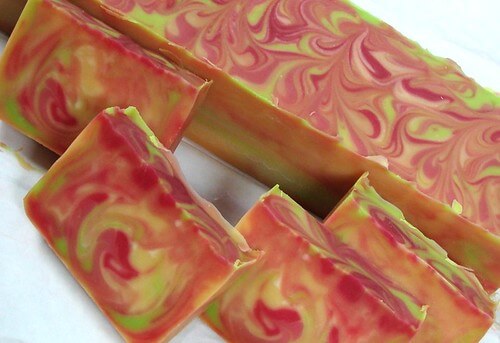 In-the-pot swirl in cold process soap Picture 697