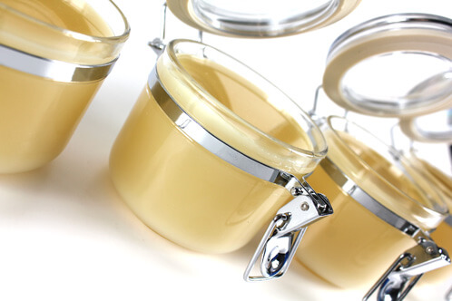 Filled jars with winter body balm cooling. This winter body balm is great for dry, winter skin. The tutorial also includes a free printable to package your jars.