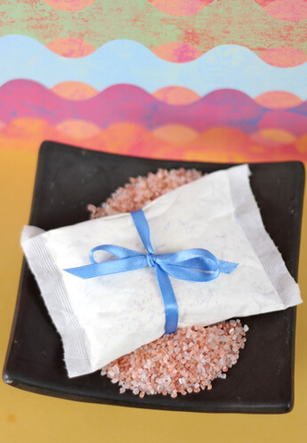 Goatsmilk Bath Tea This bath tea is made with luxurious goat milk, salts and cocoa butter.