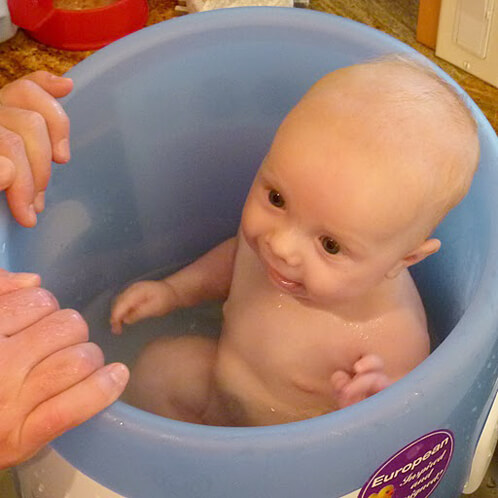 Jamisen takes a bath.