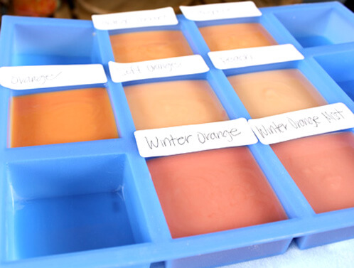 Testing labcolors in at 12 bar silicone mold.