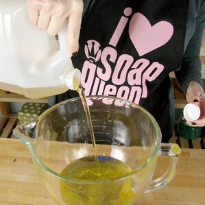 Weighing oils for cold process soap