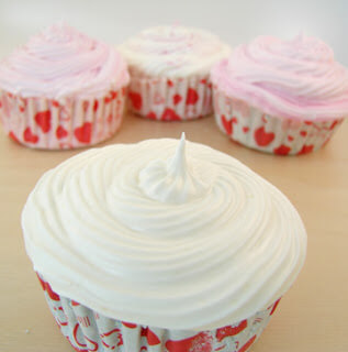 Frosting a bath bomb cupcake