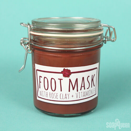 Learn how to make this thick and hydrating foot mask, made with rose clay, glycerin and avocado extract,.